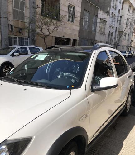 کوییک‌ R سفید مشکی