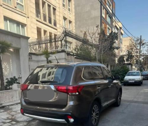 میتسوبیشی اوتلندر ۲۰۱۶ تیپ ۴
