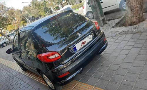 دارای بک گلگیر رنگ