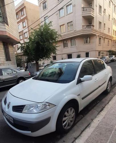 رنو مگان 2000cc، مدل ۹۱ بدون رنگ حتی رکاب ها