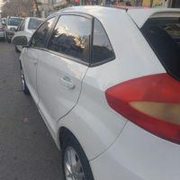ماشین در سمت شاگرد جلو و عقب رنگ دارد