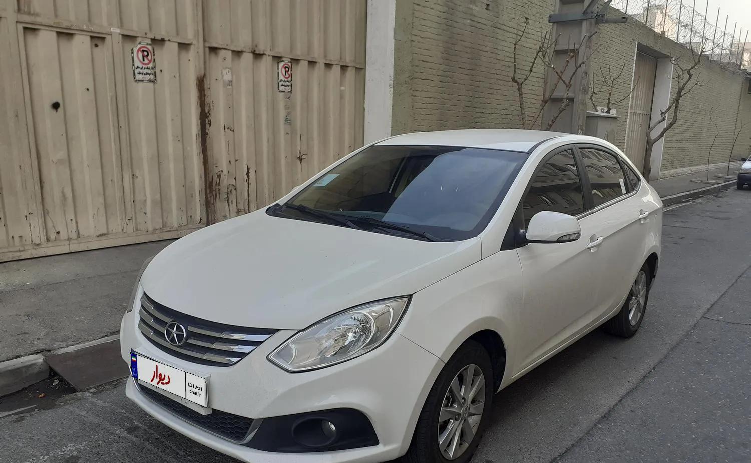 جک J4 مدل 1400