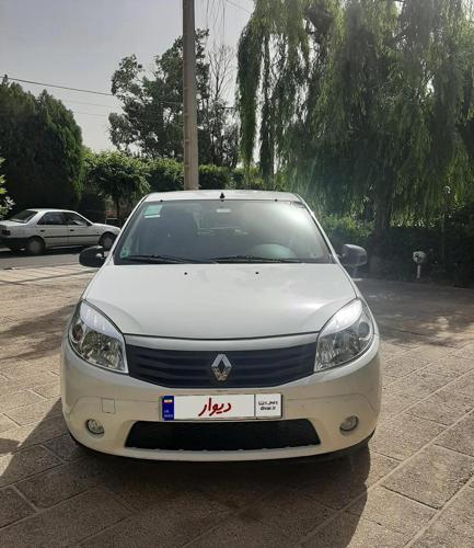 رنو ساندرو دنده‌ای مدل 1395