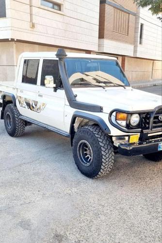 تویوتا لندکروزر ۴ در 4000cc، مدل ۲۰۰۱