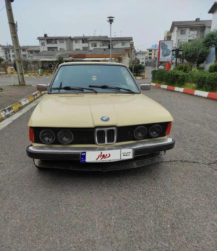 بی ام و ۳۲۰ مدل ۱۹۷۷
