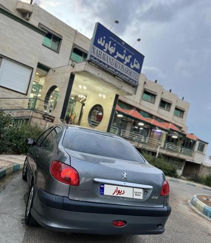 ۲۰۶اس دی v8