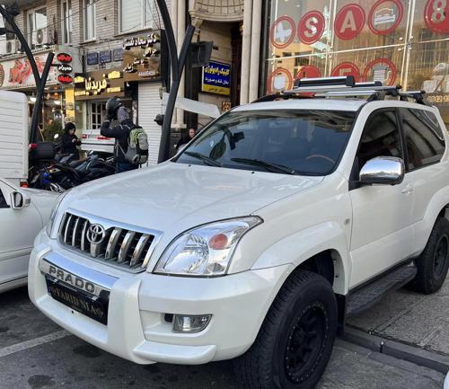 تویوتا پرادو ۲۰۰۸ دو در چهار سیلندر سفید prado