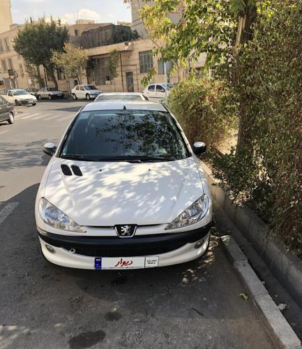 پژو ۲۰۶ صندوقدار
